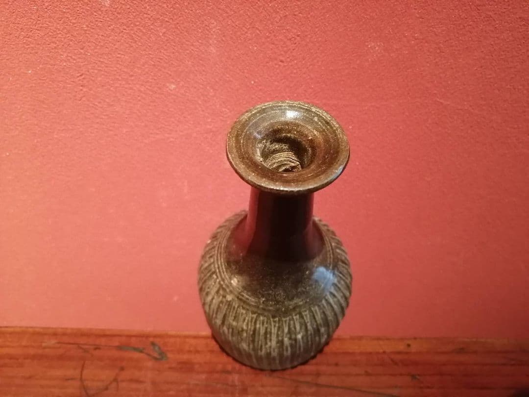 琉球古陶　壺屋焼飴釉線刻文徳利