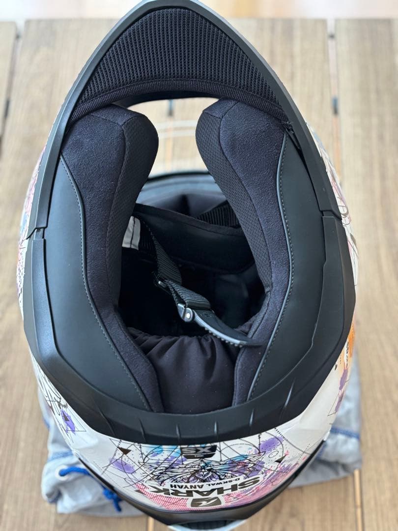 SHARK フルフェイスヘルメット グラフィックデザイン　サイズXS（女性向き）