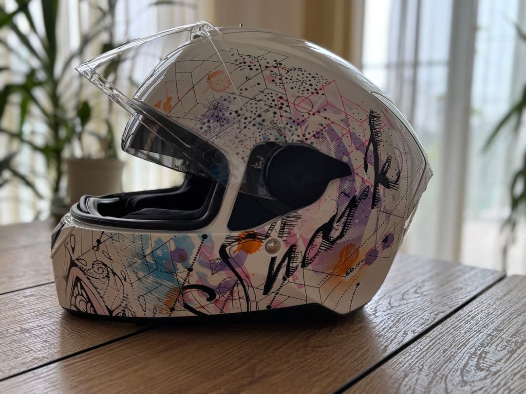 SHARK フルフェイスヘルメット グラフィックデザイン　サイズXS（女性向き）