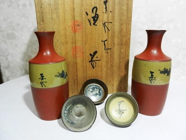 ３代目伊藤赤水（せきすい）作　無名異（むみょうい）焼酒器（徳利２本、猪口３客）