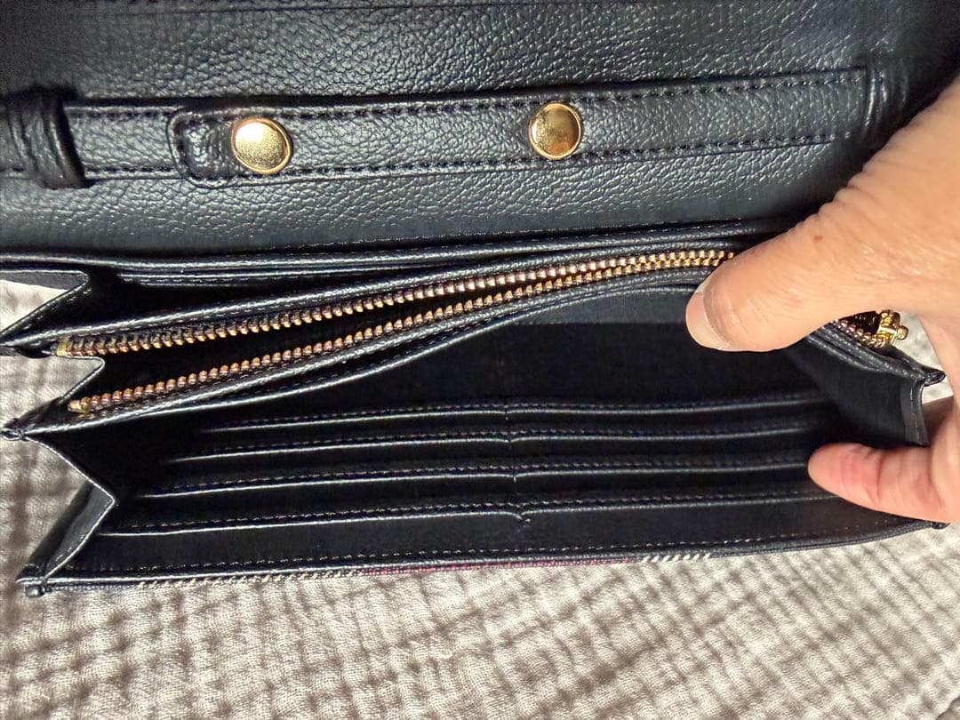 Sarah Abiar 様BLUE LABELクリストブリッジチウォレットポーチ