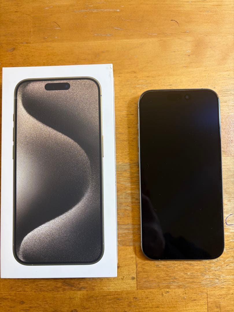 美品 iPhone15 Pro 256GB SIMフリー　ナチュラルチタニウム