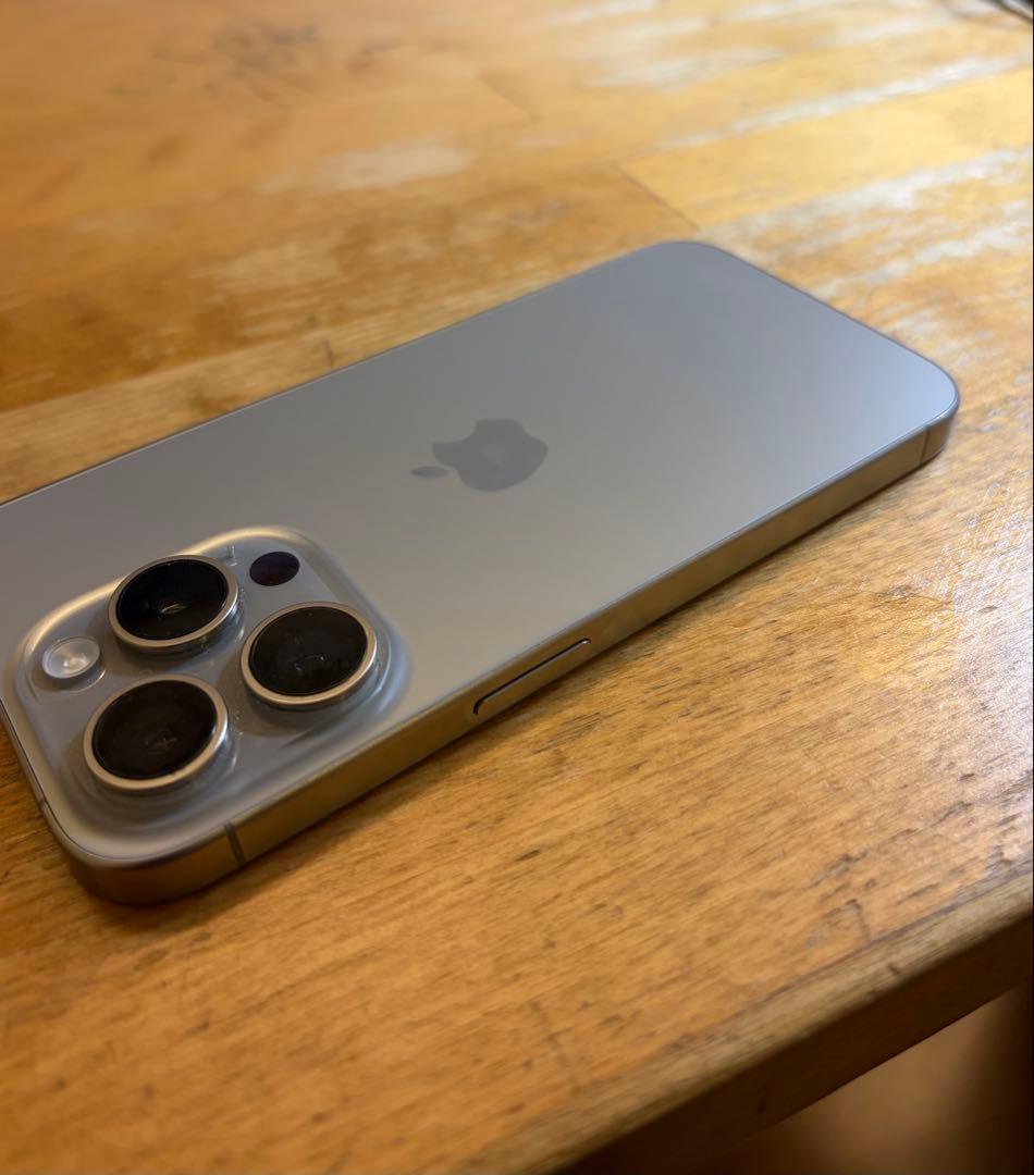 美品 iPhone15 Pro 256GB SIMフリー　ナチュラルチタニウム