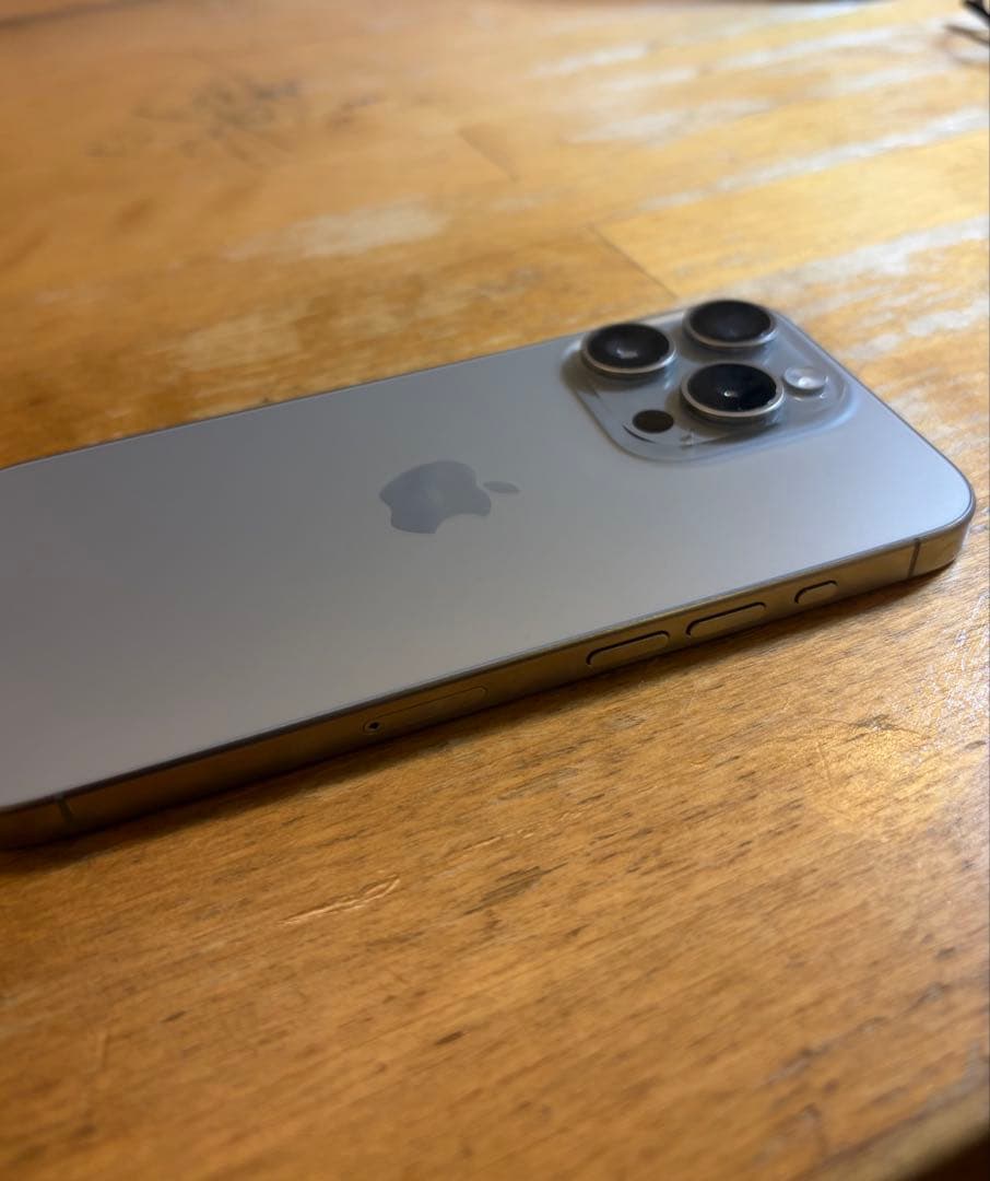 美品 iPhone15 Pro 256GB SIMフリー　ナチュラルチタニウム