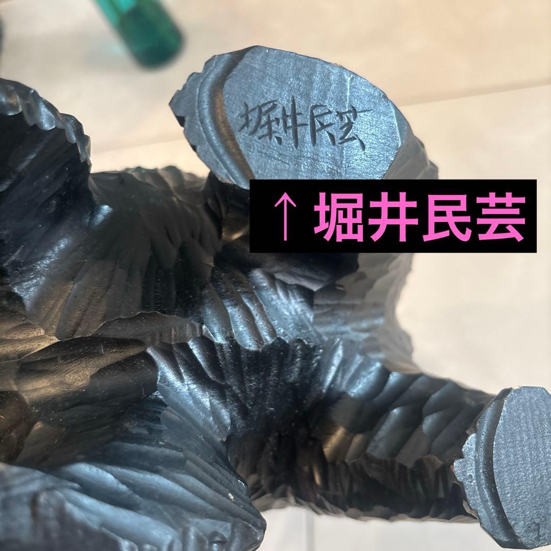 アイヌ名門堀井一族が手掛けたガラスの瞳で彫りや塗りが一級品のクマ