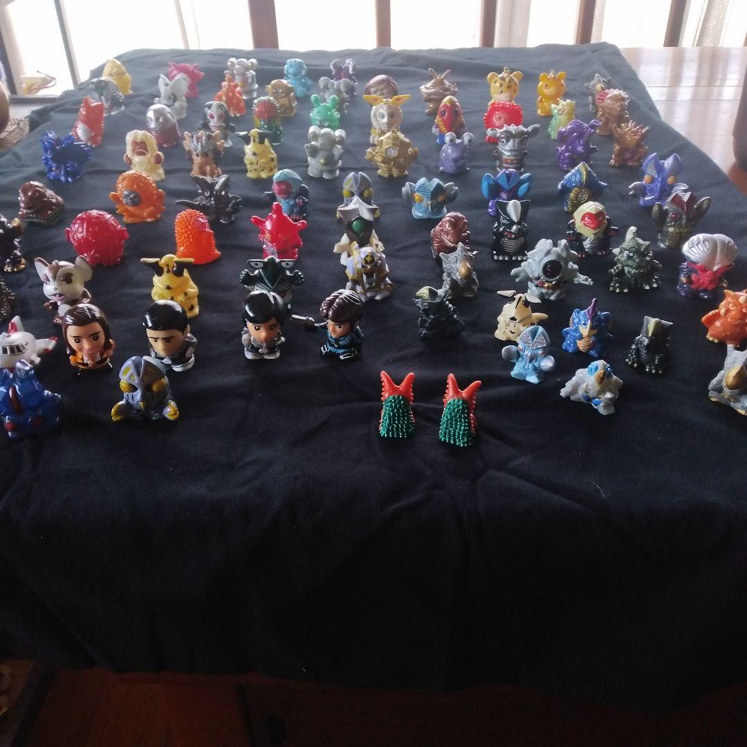 ウルトラマン怪獣とウルトラ警備隊指輪人形80体まとめ売り