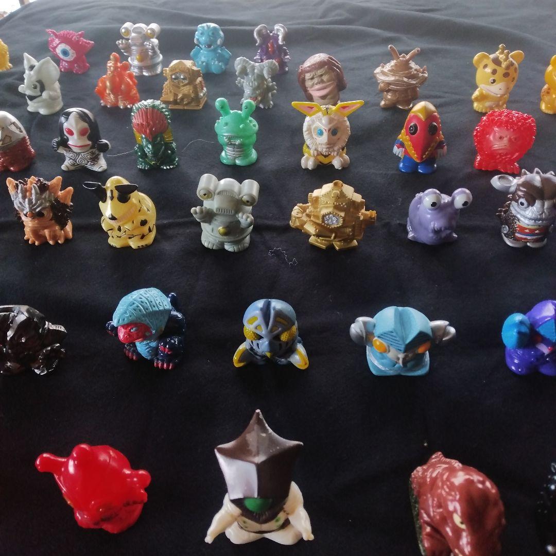 ウルトラマン怪獣とウルトラ警備隊指輪人形80体まとめ売り