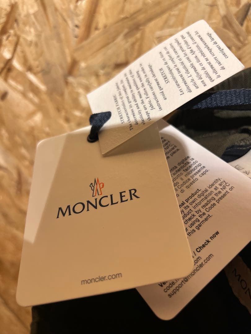 〈新品タグ付き〉モンクレール カーゴパンツ 6歳用サイズ カーキ