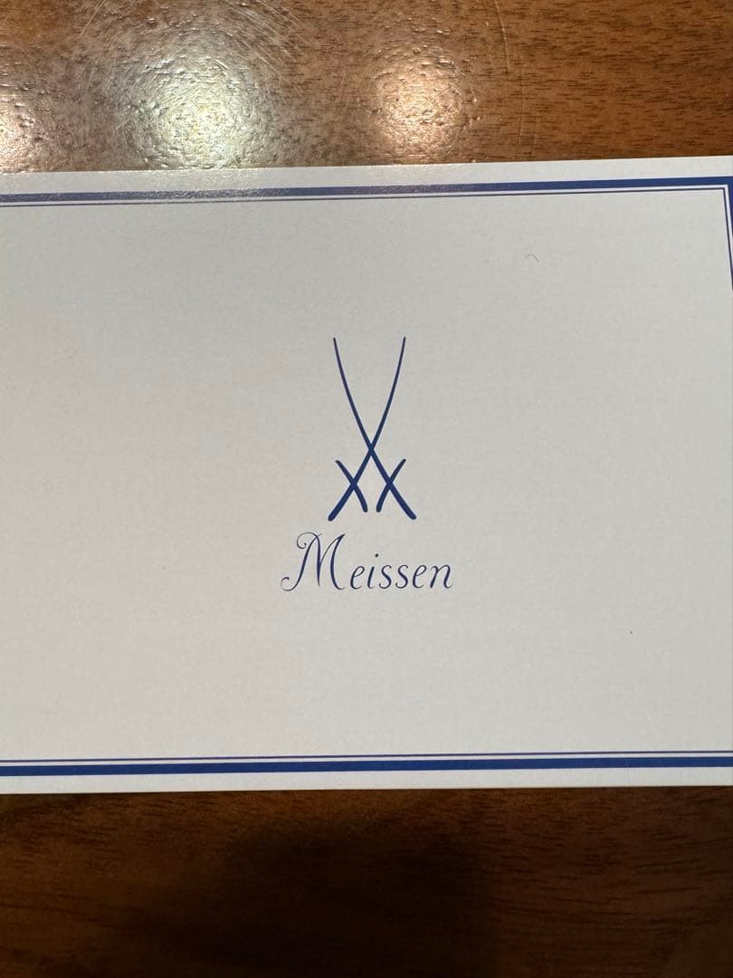 マイセン　手ひねりフィギュリン　女性と猫の置物　台付