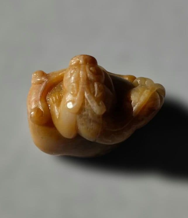 中国の寿山郷の水田で採れる希少な石(田黄石)[石印材の王]寿山石の貔貅の彫刻製品