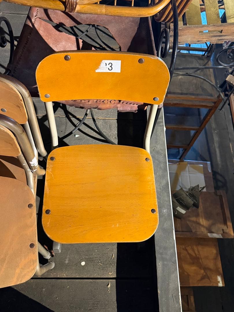 学校の椅子 高さ調整可能