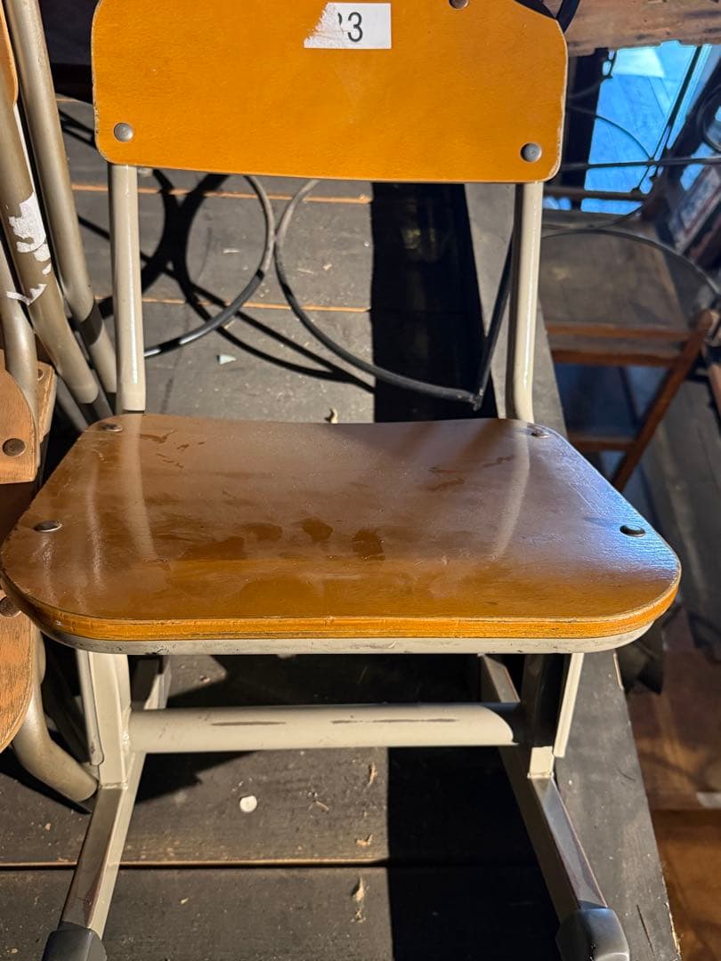 学校の椅子 高さ調整可能