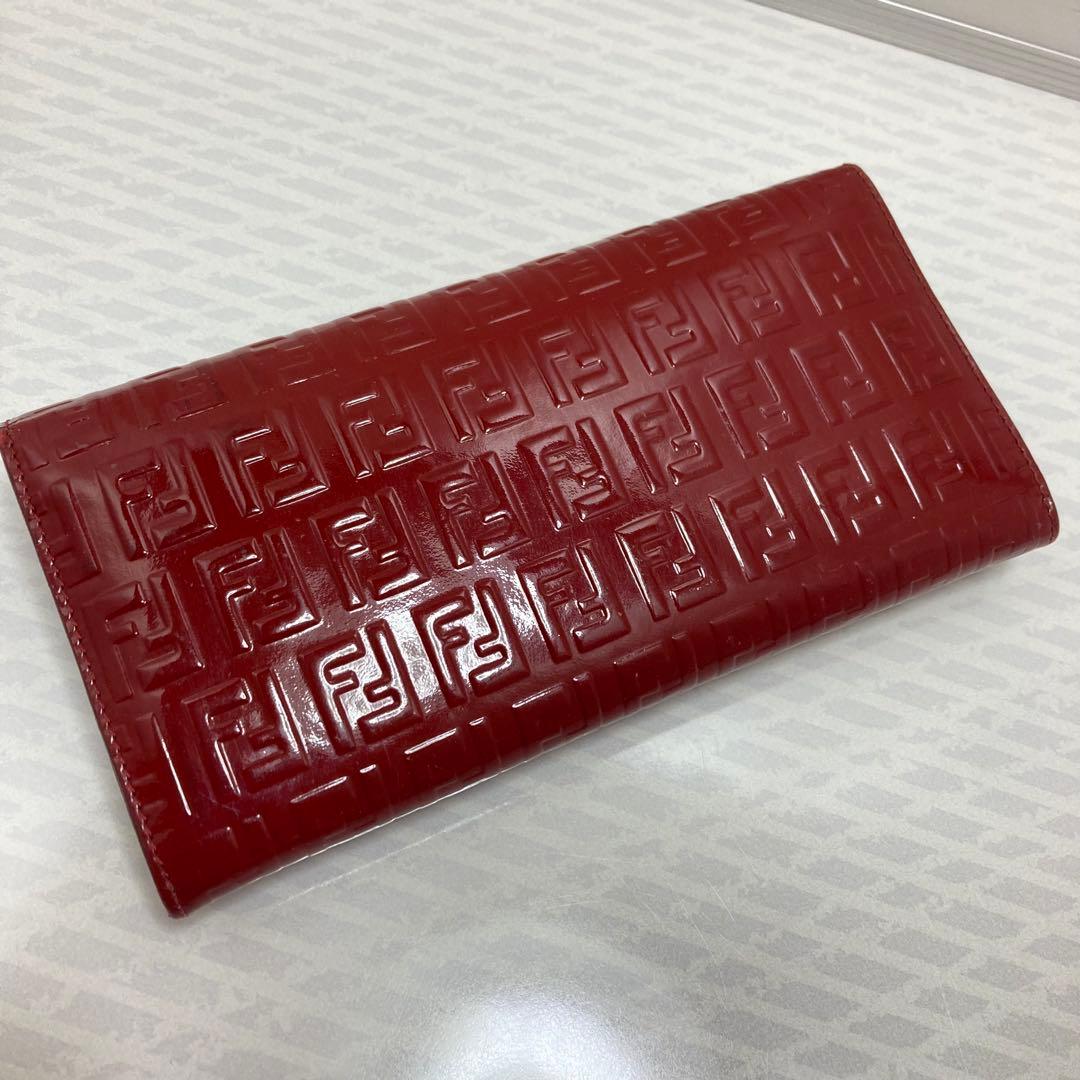 FENDI ズッキーノ　エナメル　長財布　Red