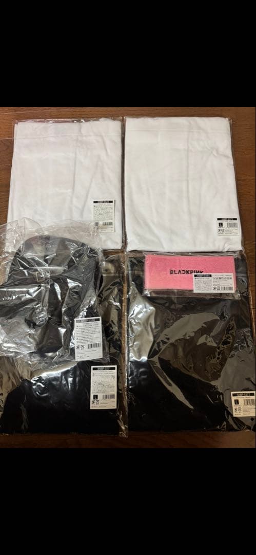未開封　BLACKPINK Tシャツ4枚とヘッドバンド キャップ　セット