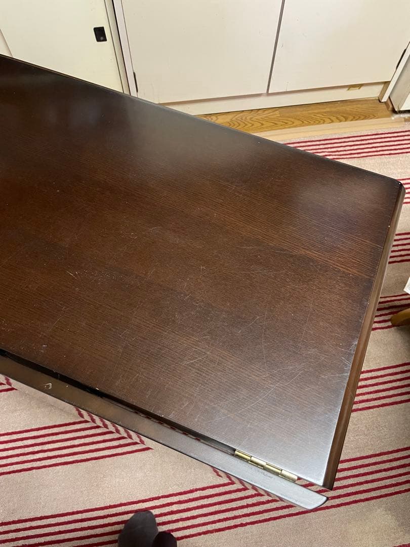 ダークブラウン楕円形ダイニングテーブルと椅子セット