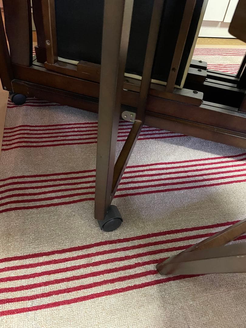 ダークブラウン楕円形ダイニングテーブルと椅子セット