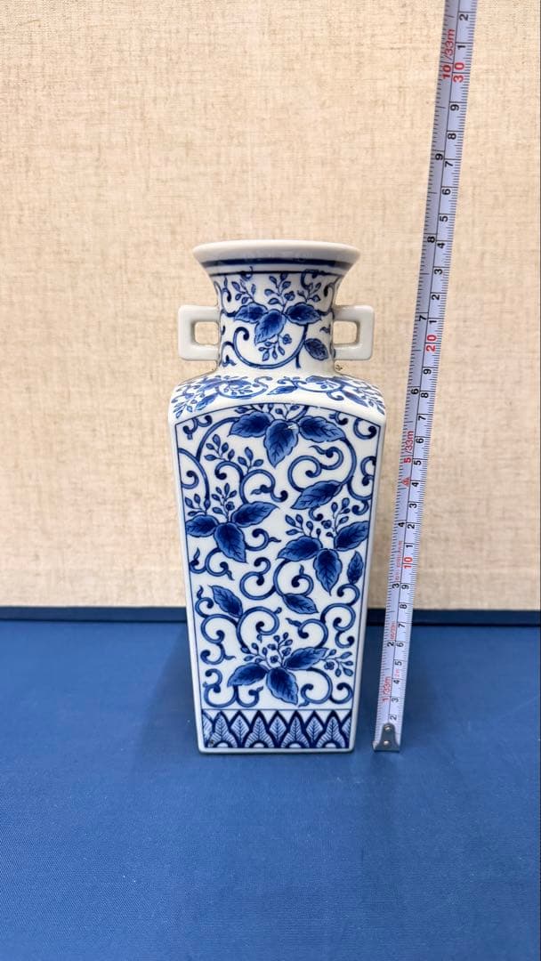 【一点物｜端正古器】染付 唐草文 四方耳付花瓶｜白磁青花｜高さ約24cm