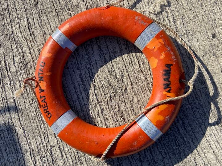 アンティークの浮き輪  マリン オブジェ ディスプレイ