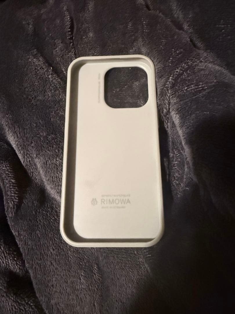 RIMOWA iPhone16 Pro用ケース シルバー