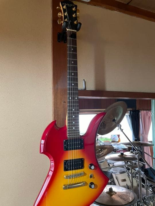 hide ヒデ　フェルナンデス　ターゲット　ギター