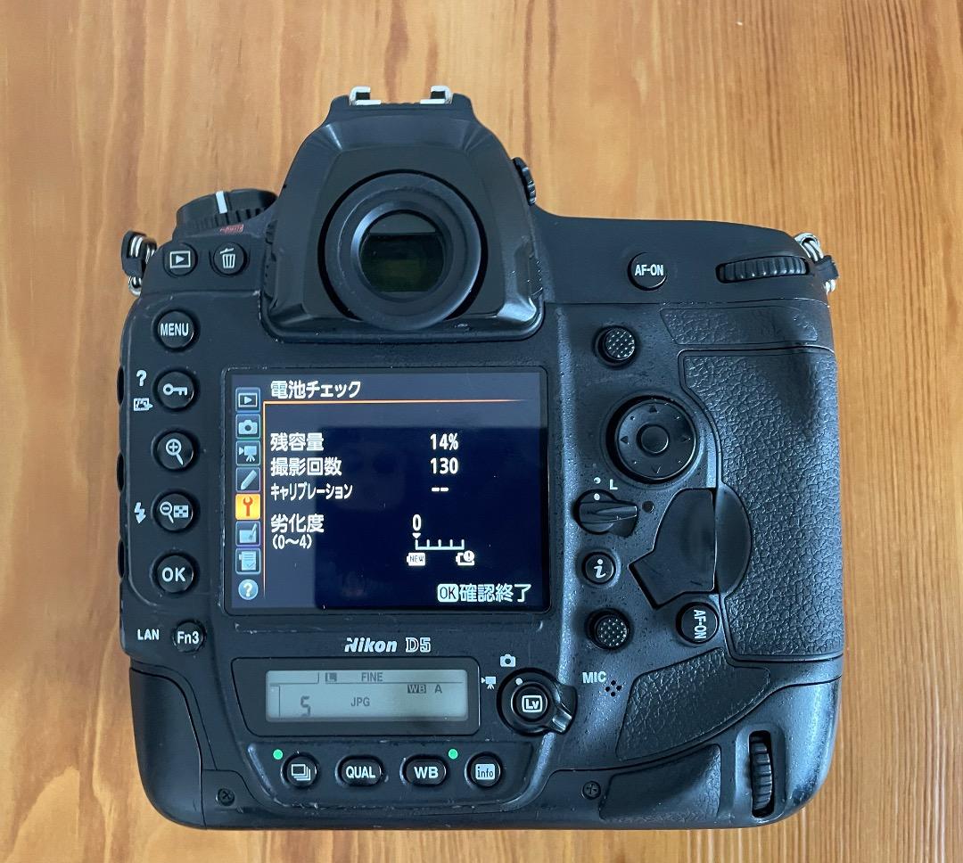 Nikon一眼レフカメラ D5 (CF) ボディ+バッテリー＆充電器 付属