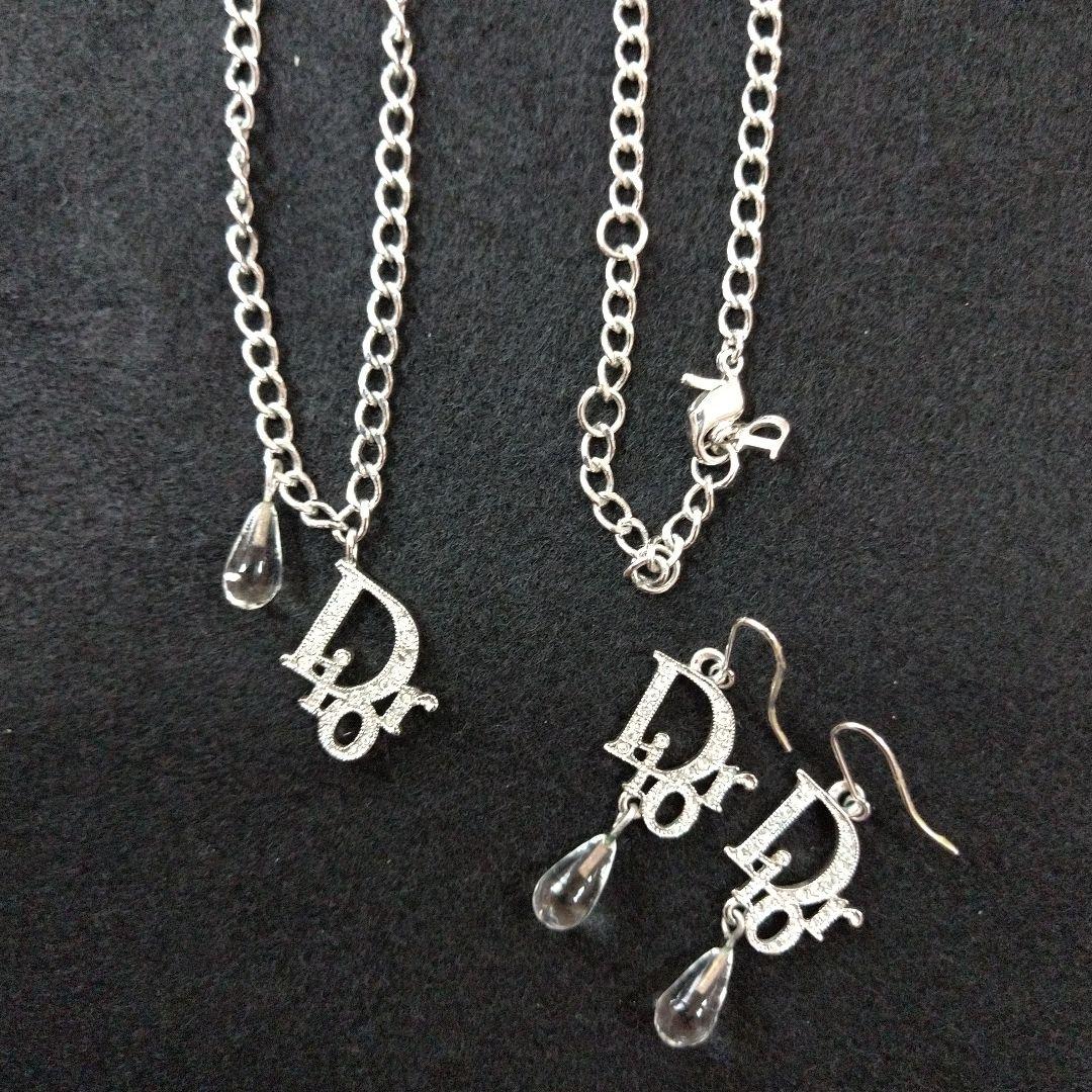 可愛い♡別売袋付♡Dior 揺れる雫 ロゴネックレス ＆フックピアス両耳