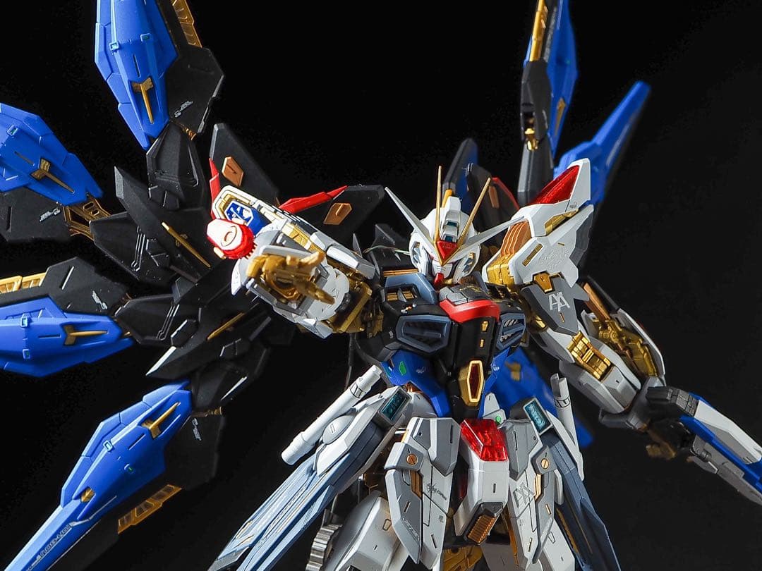 バンダイ製　MGEX ストライクフリーダムガンダム　全塗装　完成品　LED搭載