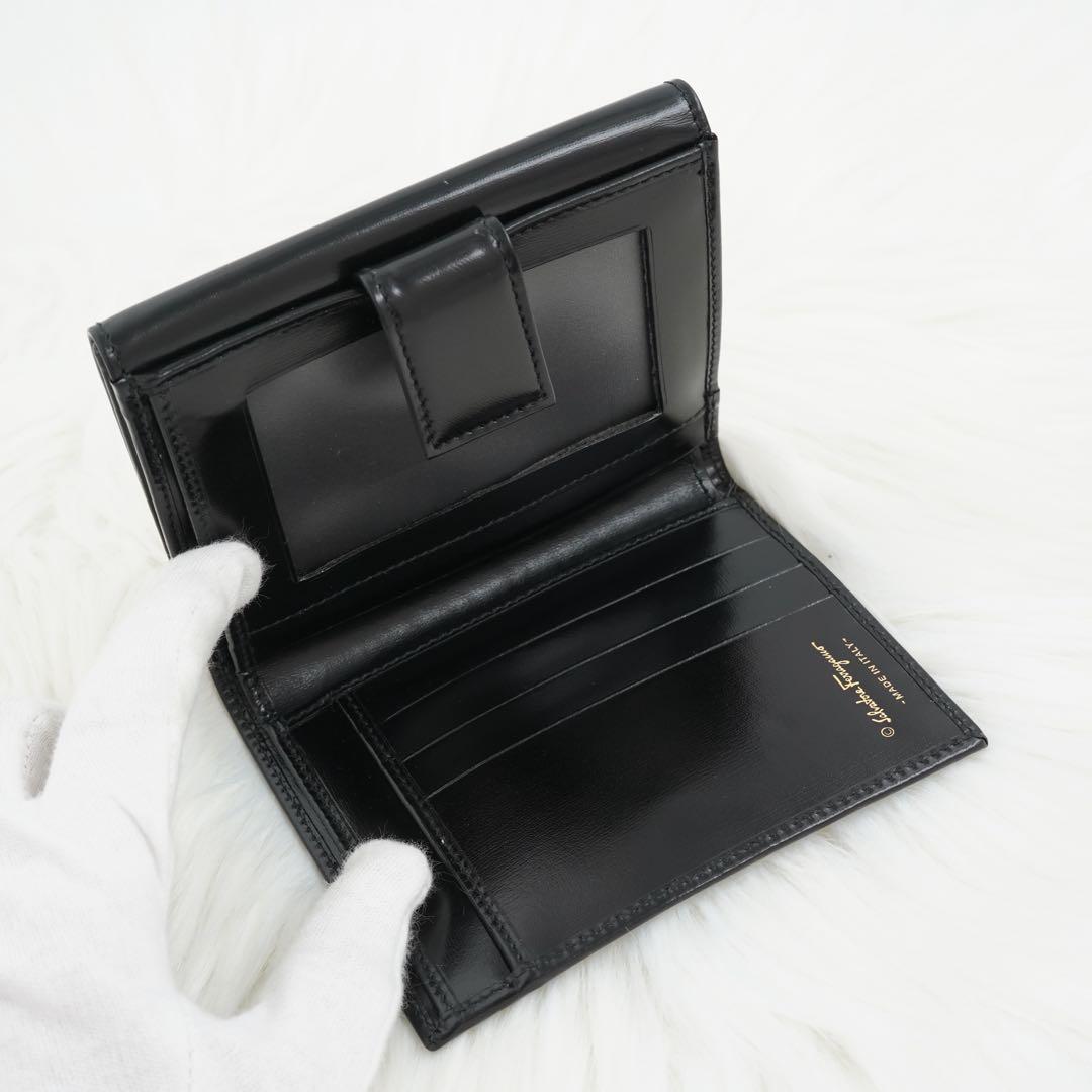 未使用品　箱付き　Salvatore Ferragamo 折り財布　ガンチーニ