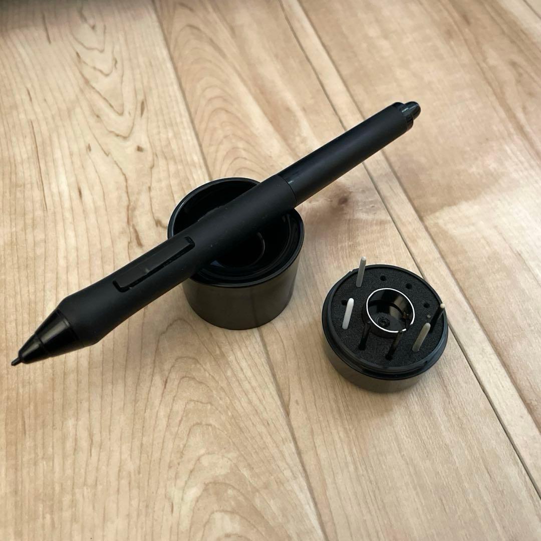 WACOM DTK-2200/K0 液タブ Cintiq22HD 21.5型