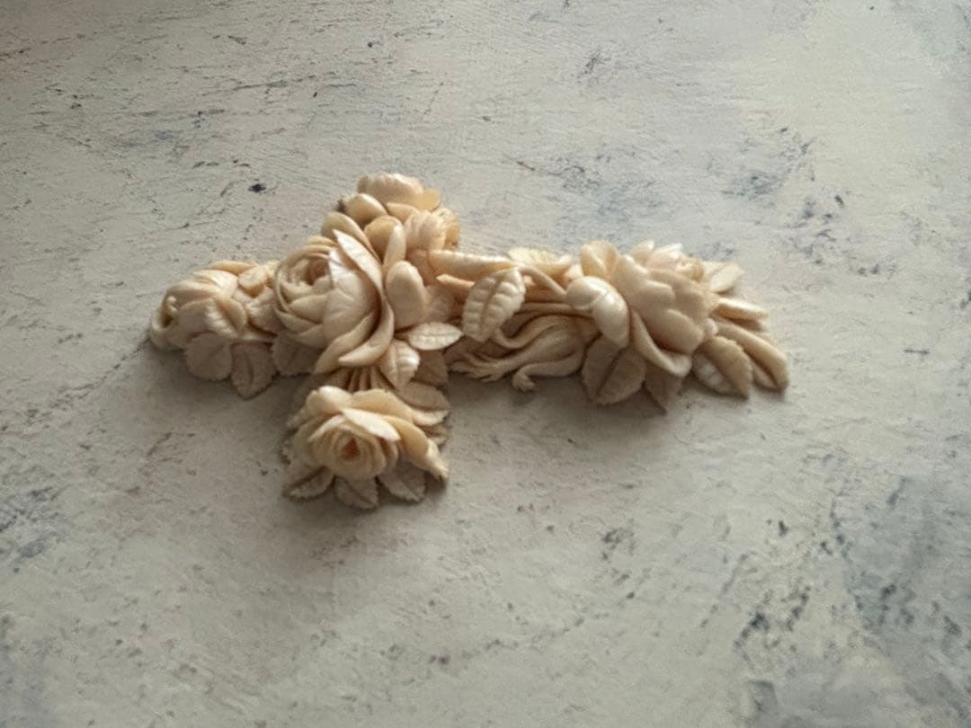 フランスアンティーク　アイボリー　薔薇花彫刻 十字架　薔薇モチーフ