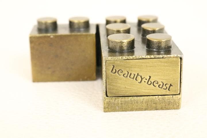 【新品】☆ビューティービースト：ロゴ刻　ブロック型　真鍮　ライターケース