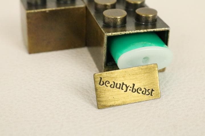 【新品】☆ビューティービースト：ロゴ刻　ブロック型　真鍮　ライターケース