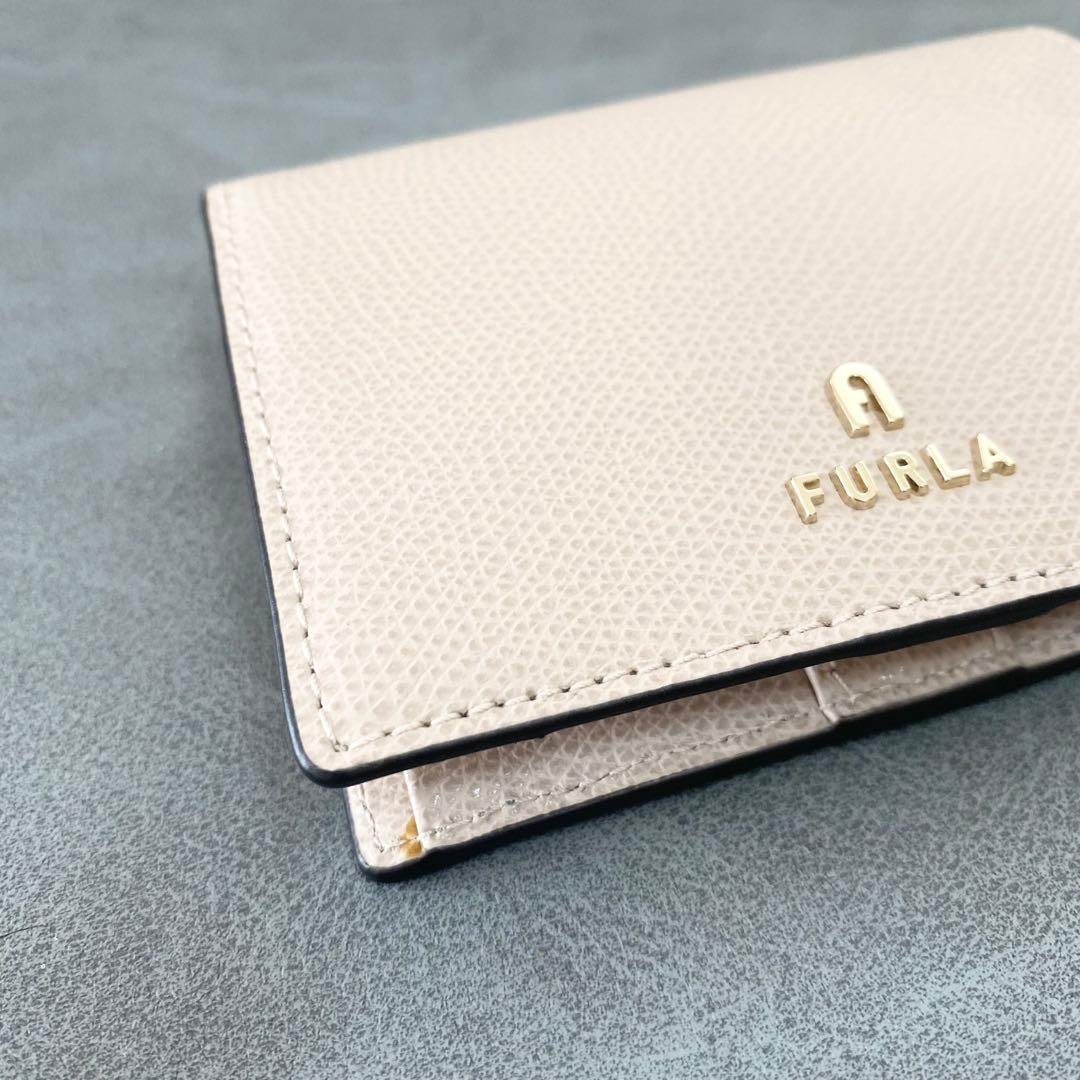 【未使用】FURLA　二つ折り財布　カメリア　べージュピンク