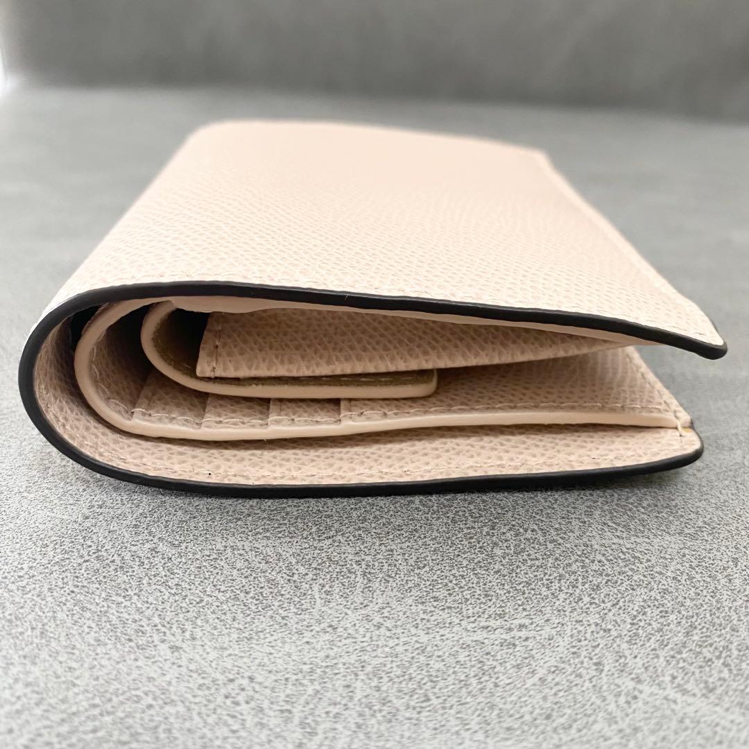 【未使用】FURLA　二つ折り財布　カメリア　べージュピンク