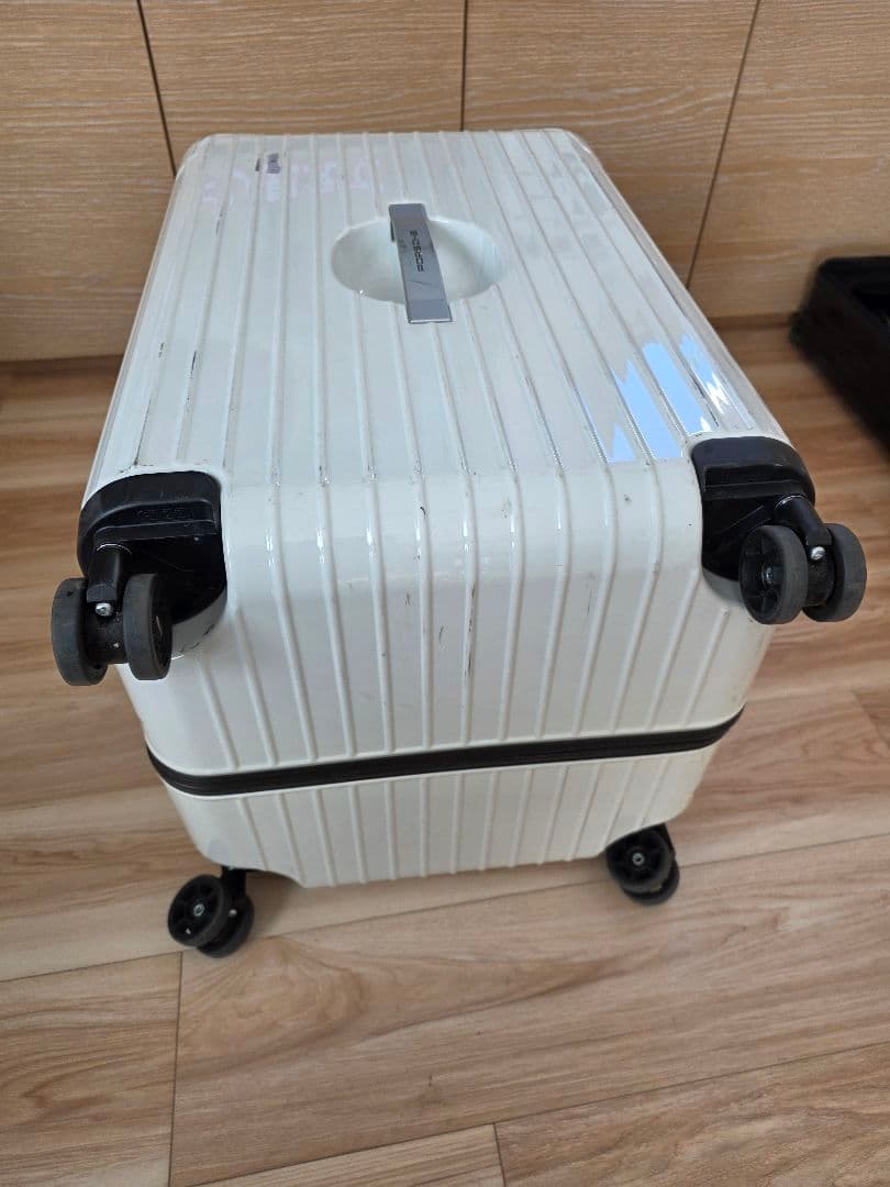 リモアxポルシェ　キャリーバッグ