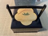 2段重（漆塗り、金蒔絵　伝統工芸・大丸京都店取扱品）