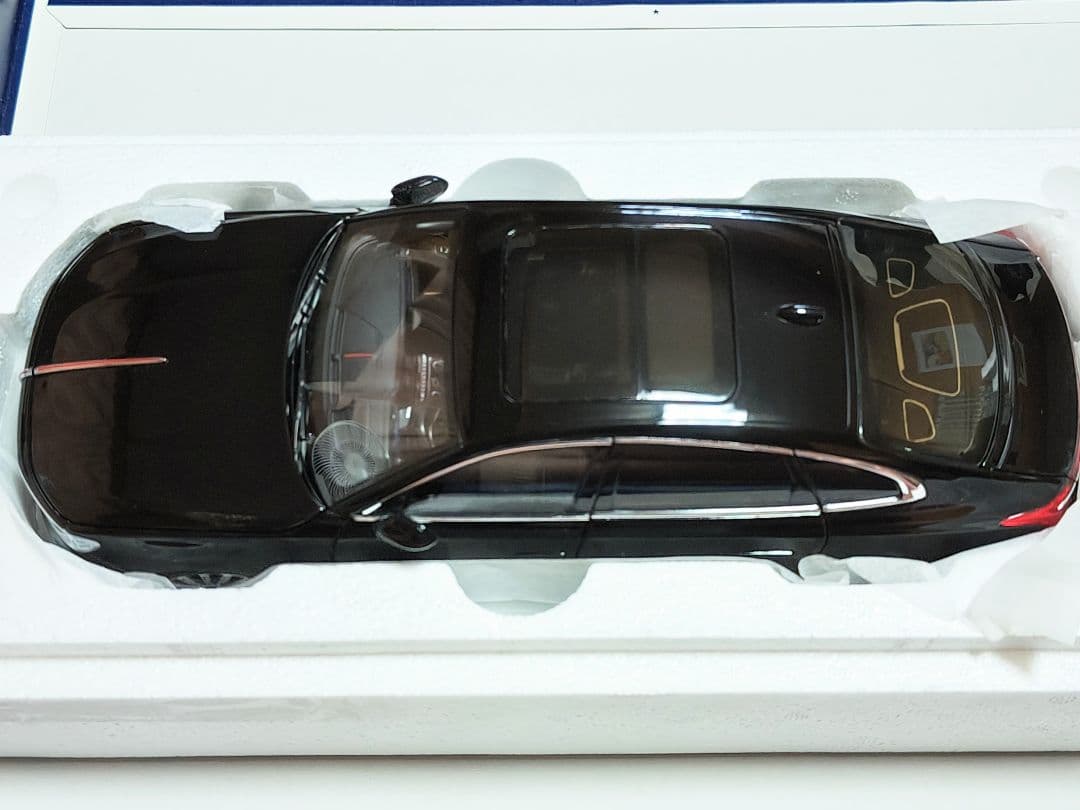 紅旗　H9　1/18　モデルカー　ミニカー　第一汽車　フラッグシップカー