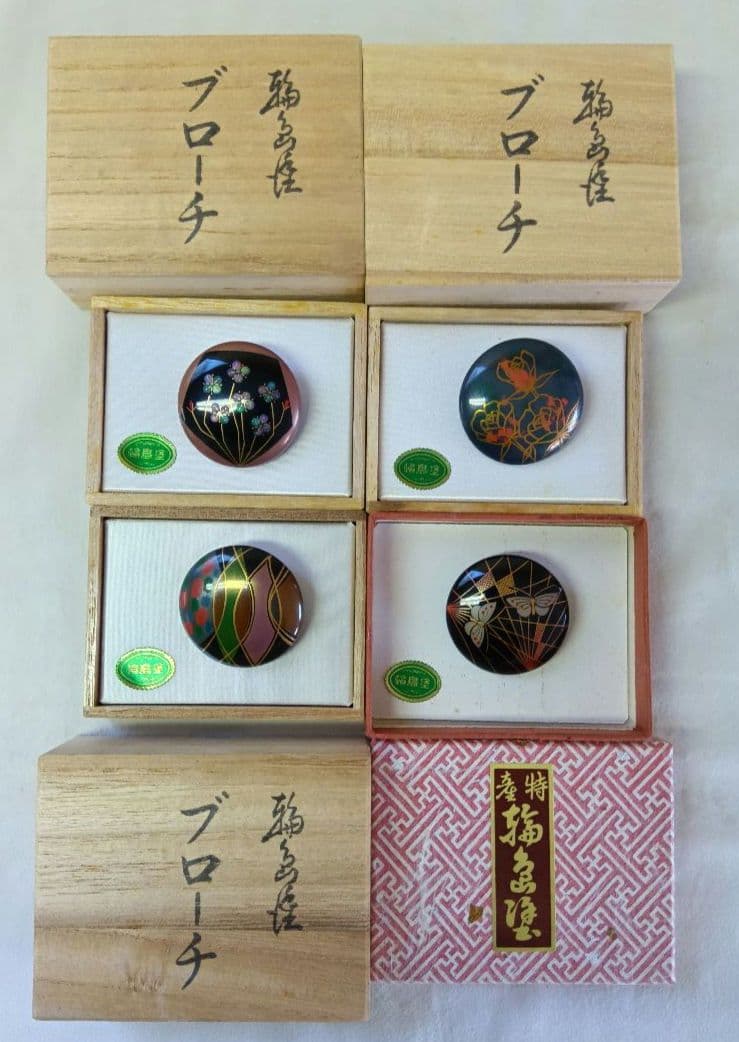 輪島塗　ブローチ　4点セット　漆塗り　蝶　ぼかしバラ　螺鈿　伝統工芸　金蒔絵