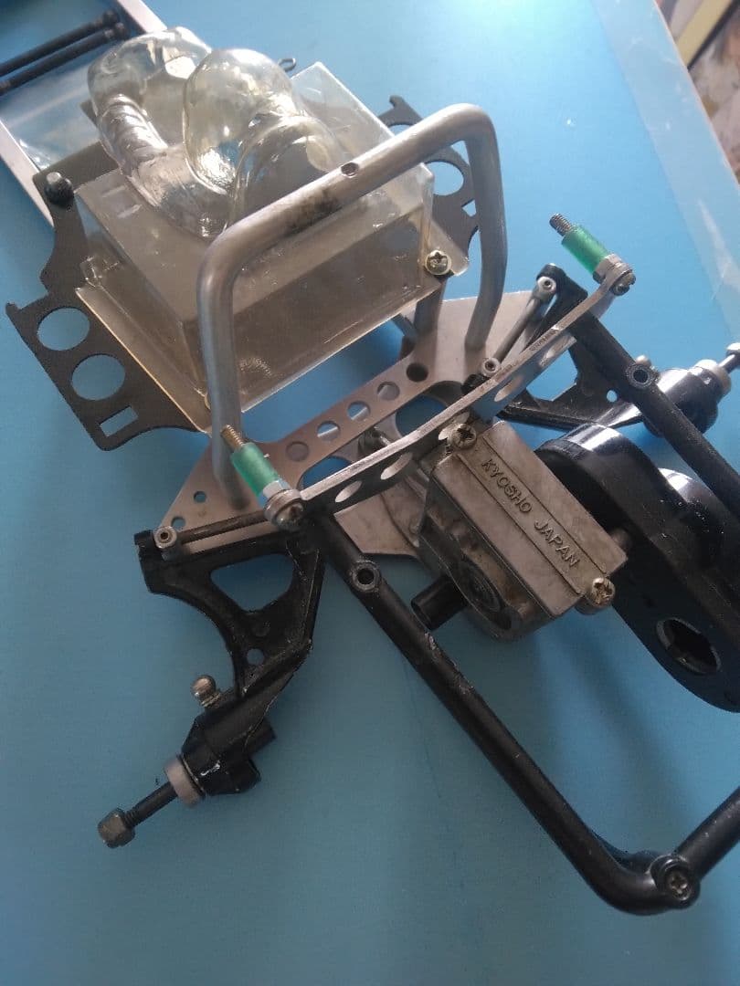 京商RCバギー「トマホーク」シャーシーとミッション部分【当時もの】