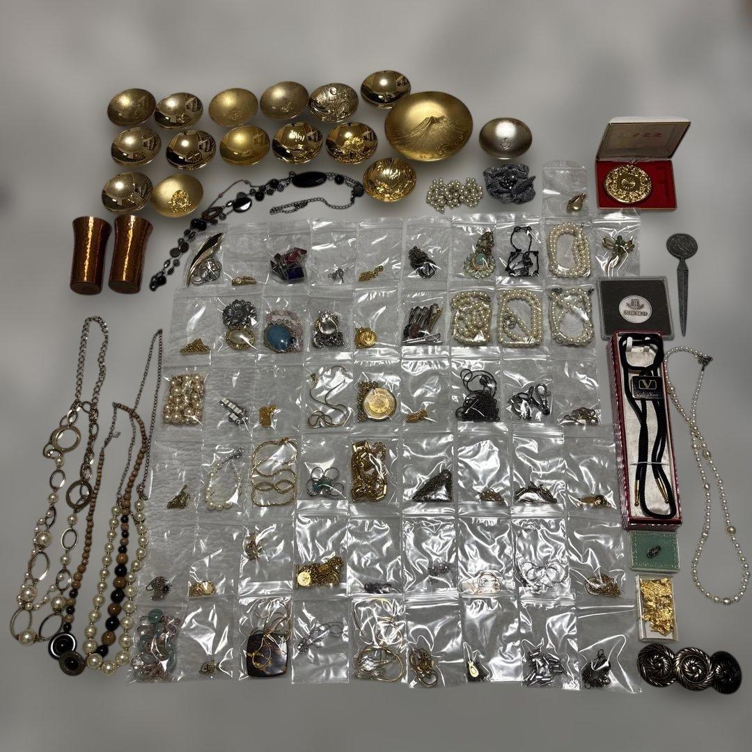 遺品整理品❗️アクセサリー まとめ売り 大量 ジャンク品 ネックレスなど