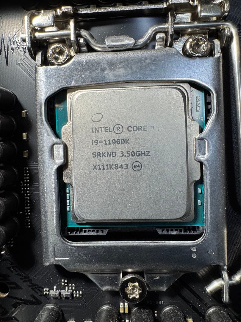 CPUとマザボセットです。 ROG STRIX Z590-E＋i9-11900K