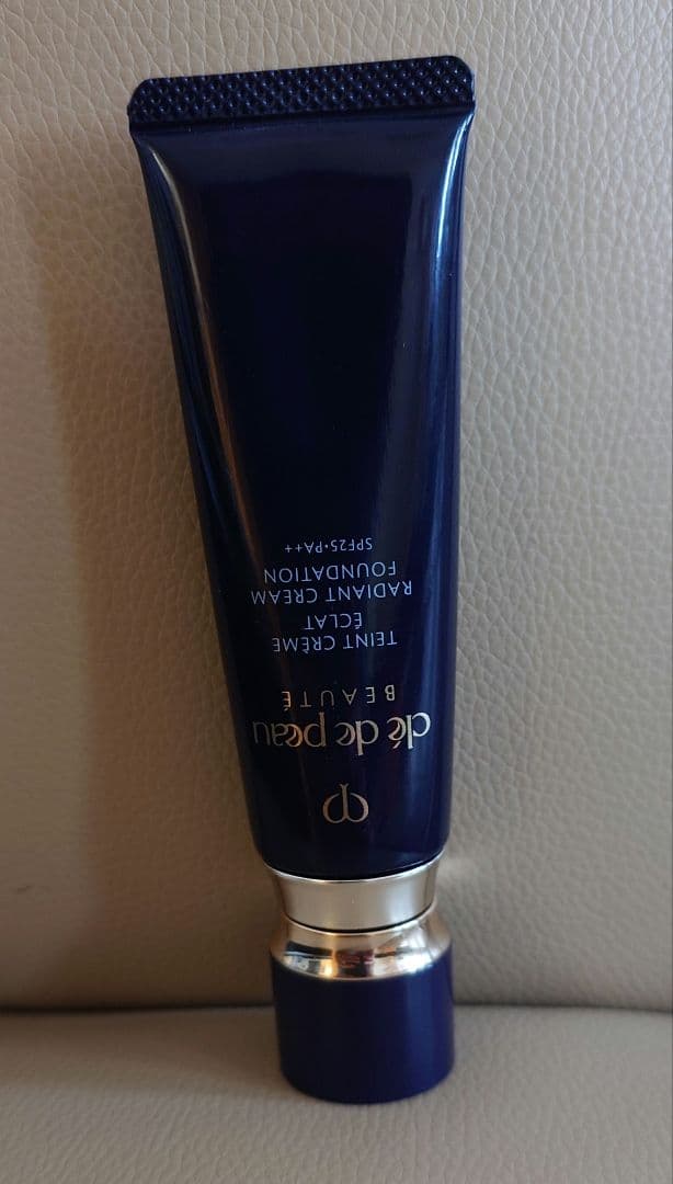 クレ・ド・ポー　ボーテ　タンクレームエクラn オークル20