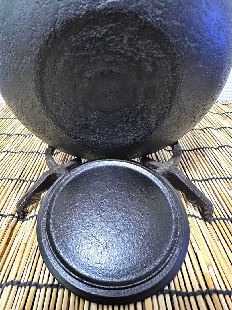 未使用品、タグ付　南部耕雲堂名人雅泉造　２０型アラレ　南部鉄瓶　南部鉄器