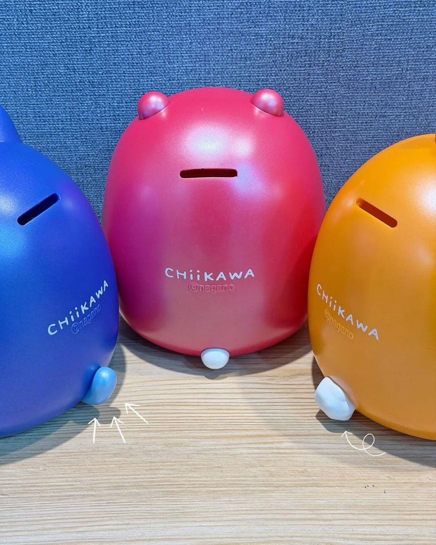 ちいかわ　台湾限定　グミ付きだるま貯金箱　ハチワレ