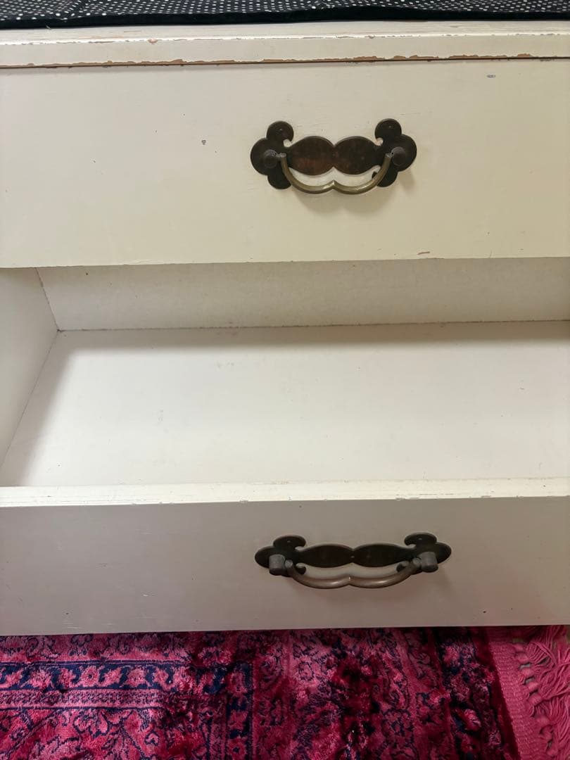 アンティーク　クラシックデザイン 木製タンス 2引き出し