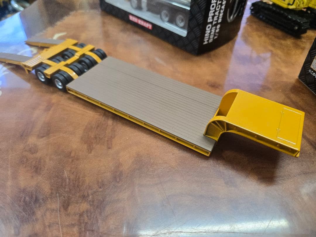 ケンクラフト1/50 プロフィア重量物運搬中低床16輪トレーラー 建設機械