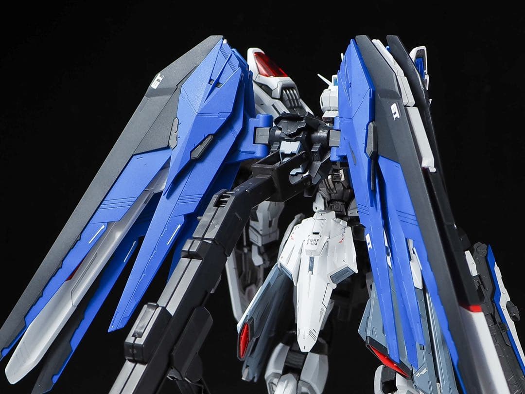 モデルグラフィックス参考作品　MGEX ストライクフリーダム　全塗装　完成品