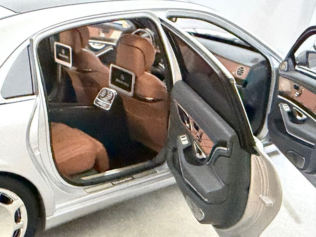 ミニカー Almost Real 1/18 Mercedes Maybach S600