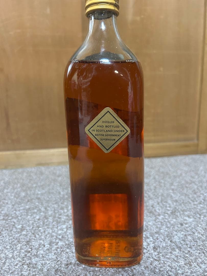 ジョニーウォーカー ブラックラベル 金キャップ 白紋章 化粧箱付き