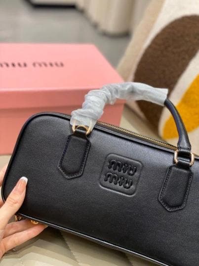 MIU MIU ウィメンズ トートバッグ 未使用 ブラック